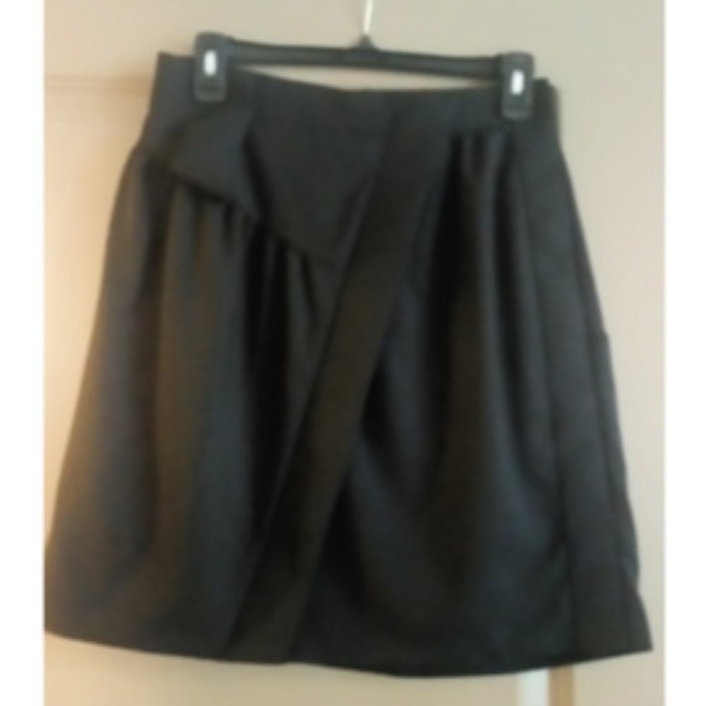 Louis Vuitton skirt black worn once.
